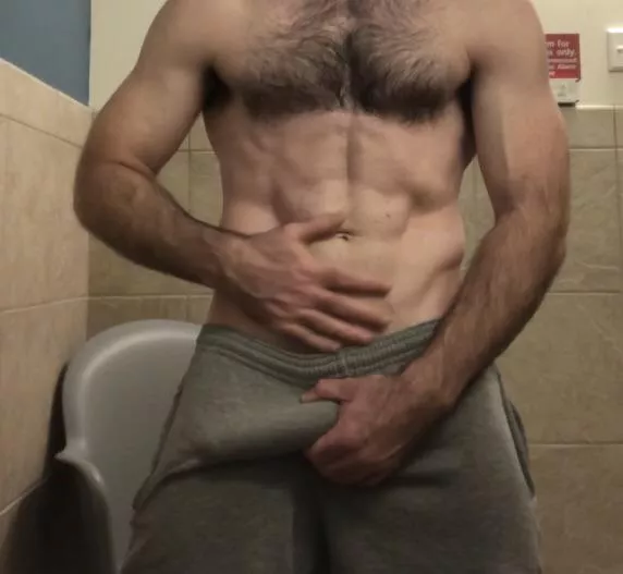 The grey sweats always show it off best…