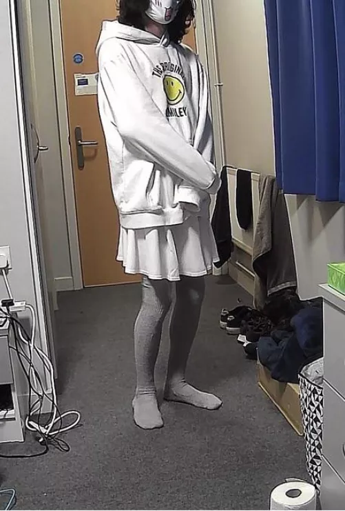 The hoodie do be oversized tho