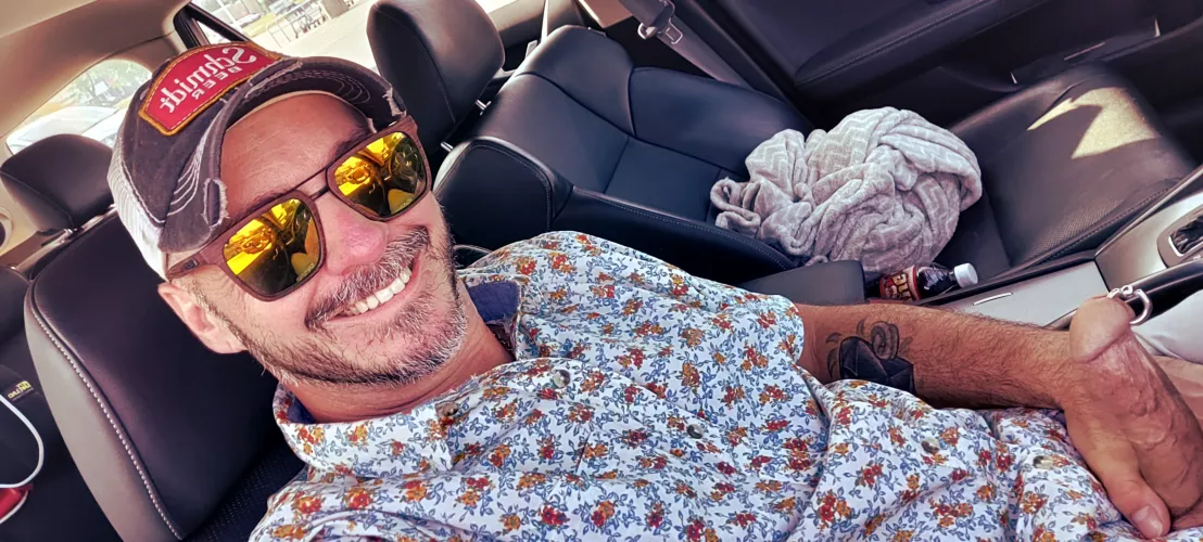 The hotties at the grocery store got me on hard...