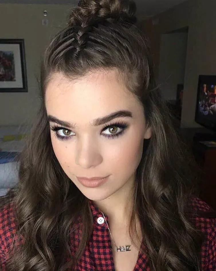 The lengths I would go to just to experience a Hailee Steinfeld blowjob The lengths I would go to just to experience a Hailee Steinfeld blowjob