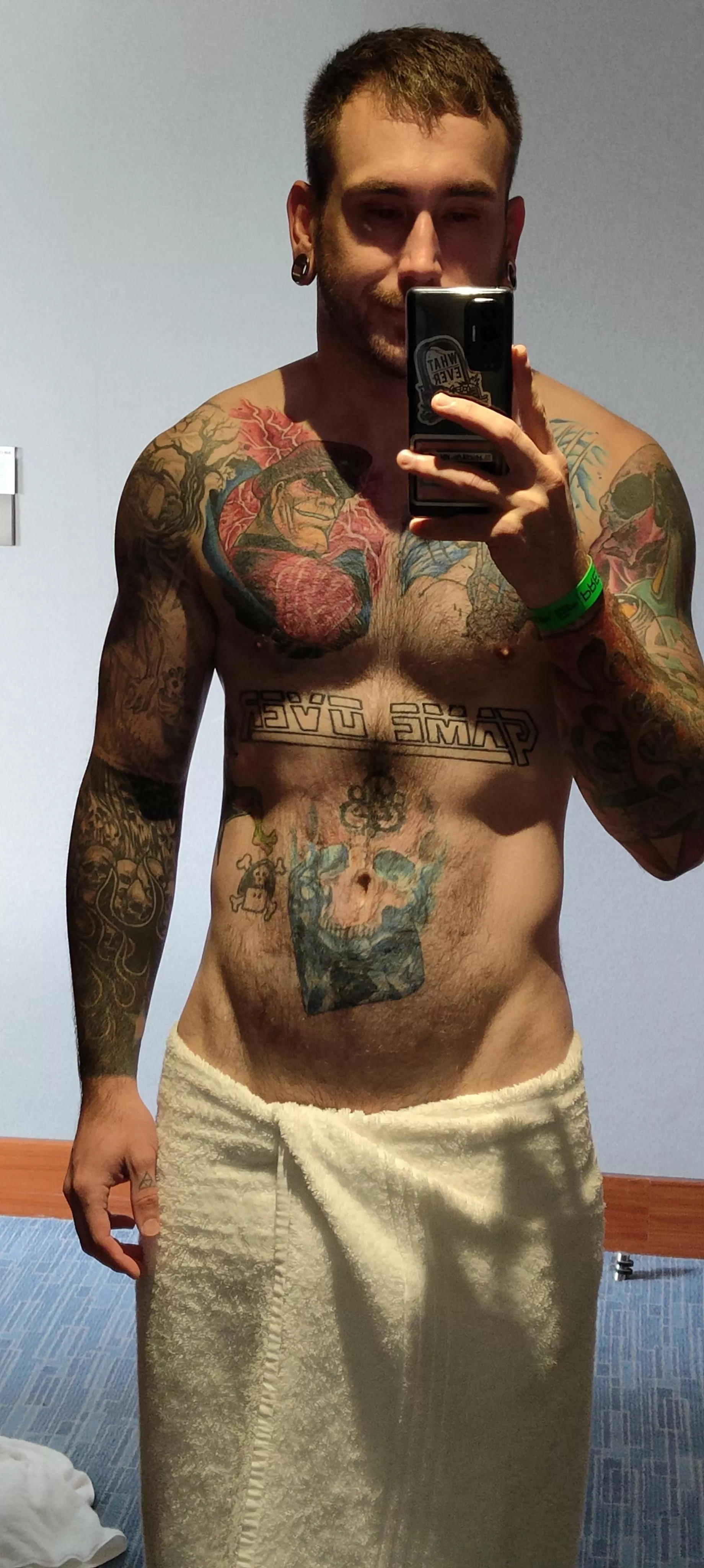 The mirror in my hotel had some awesome lighting. Also, weight loss, boom!