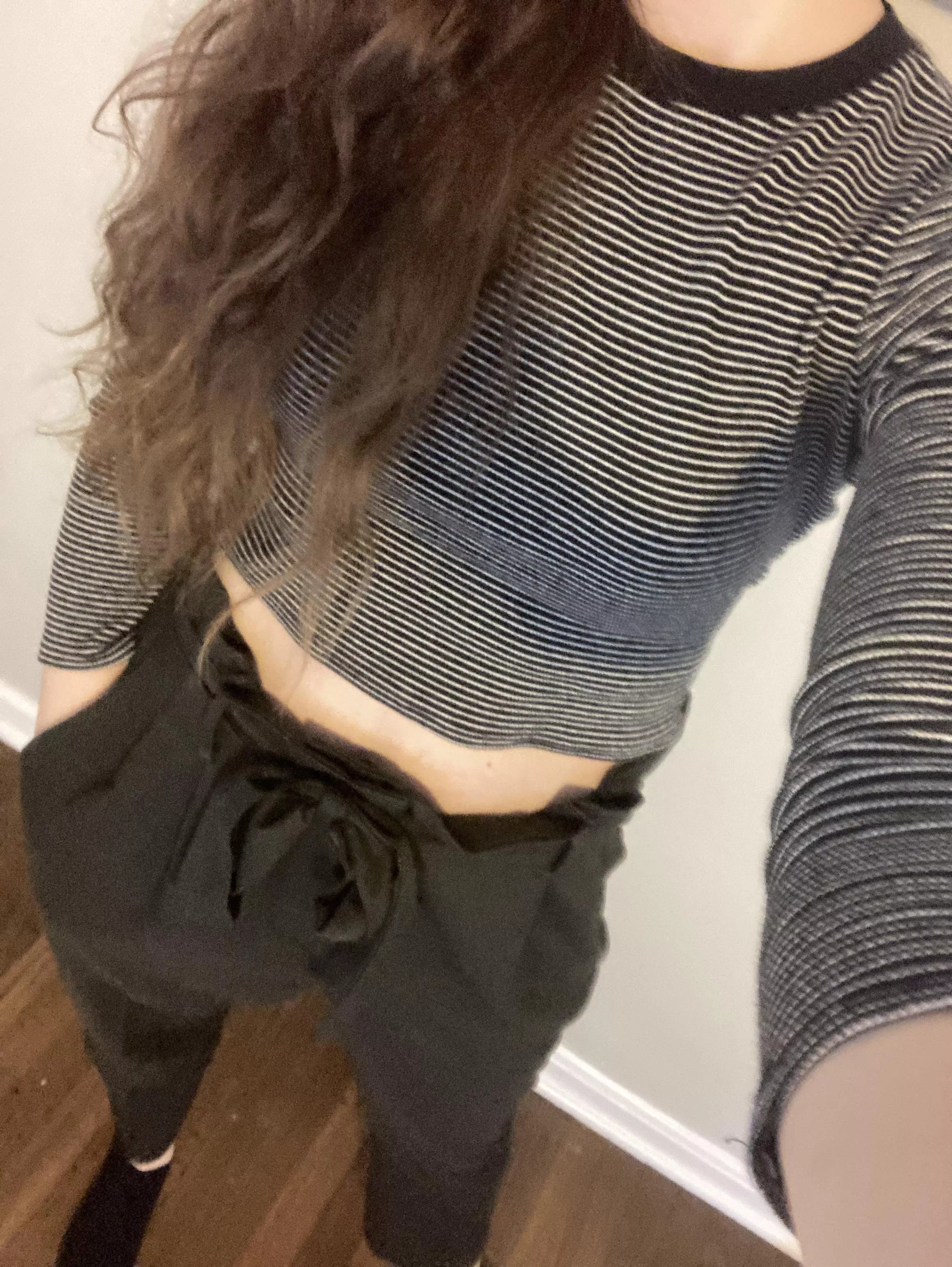 The pants sit just a liiittle too low on my waist (24F) The pants sit just a liiittle too low on my waist (24F)