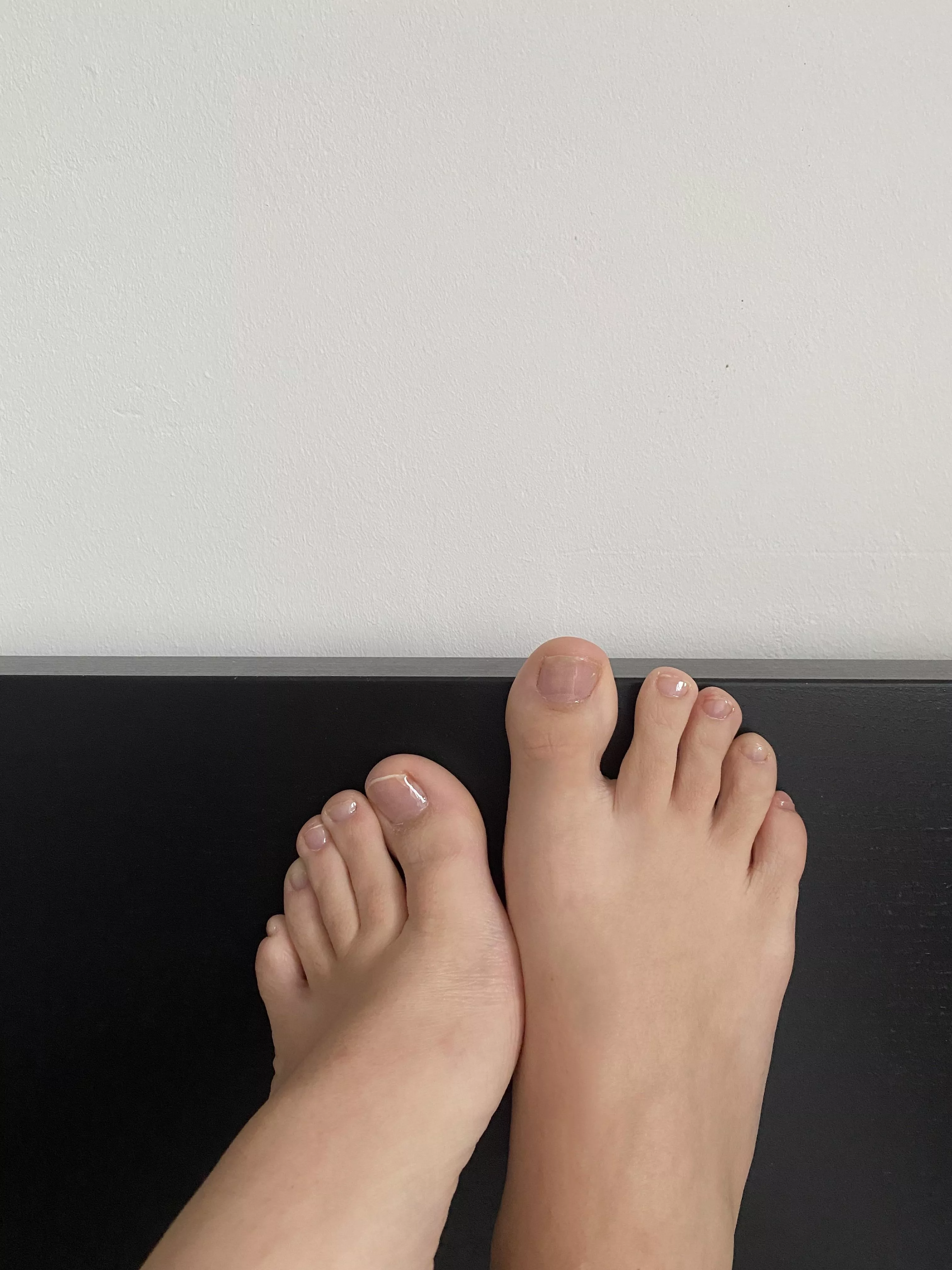 The perfect toes to suck on?🦶🏻🤤🔥