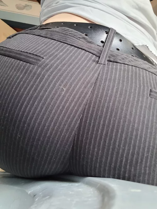 The plauge doctor has cake 🎂