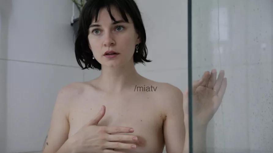 the urge to cut my hair shorter is so strong today