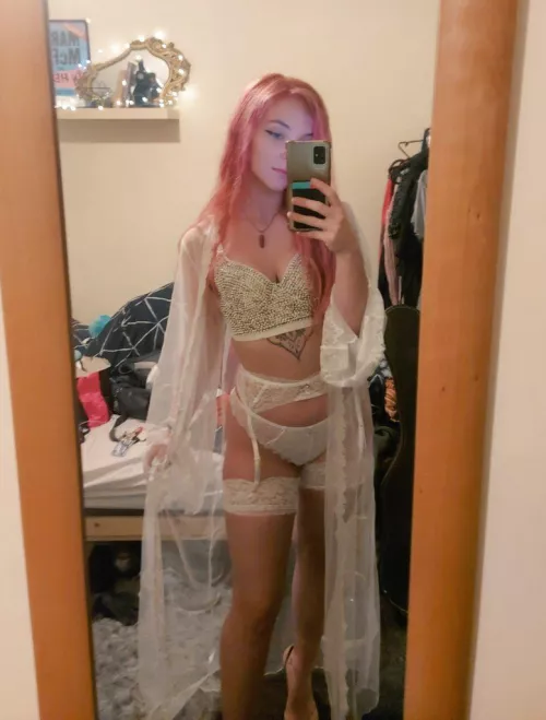 The white makes the pink stand out more💕