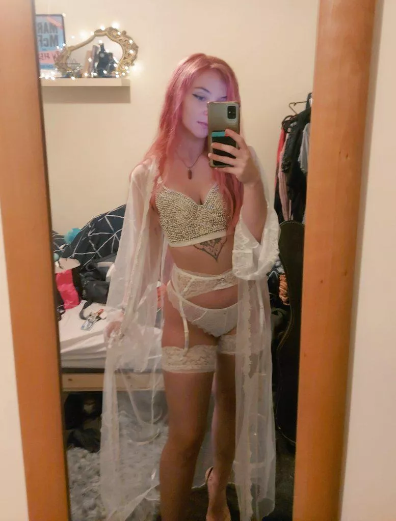 The white makes the pink stand out more💕