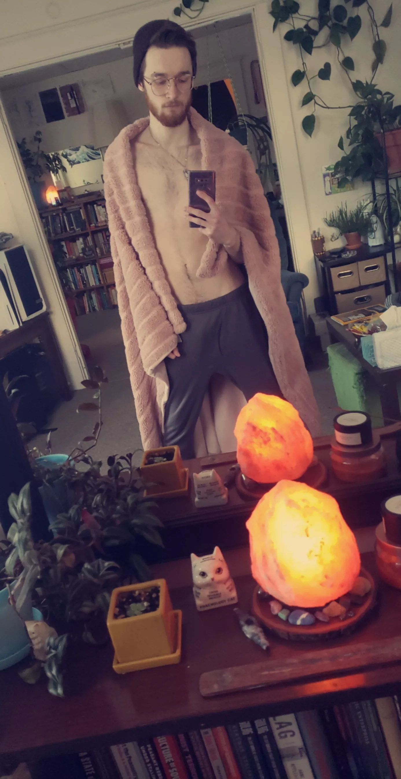 The world is warmer with someone's lap to lie on as I play Legends Arceus.... send halp