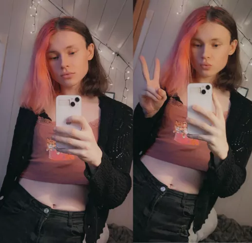 There are cute cats on my top btw🙌🏻😌