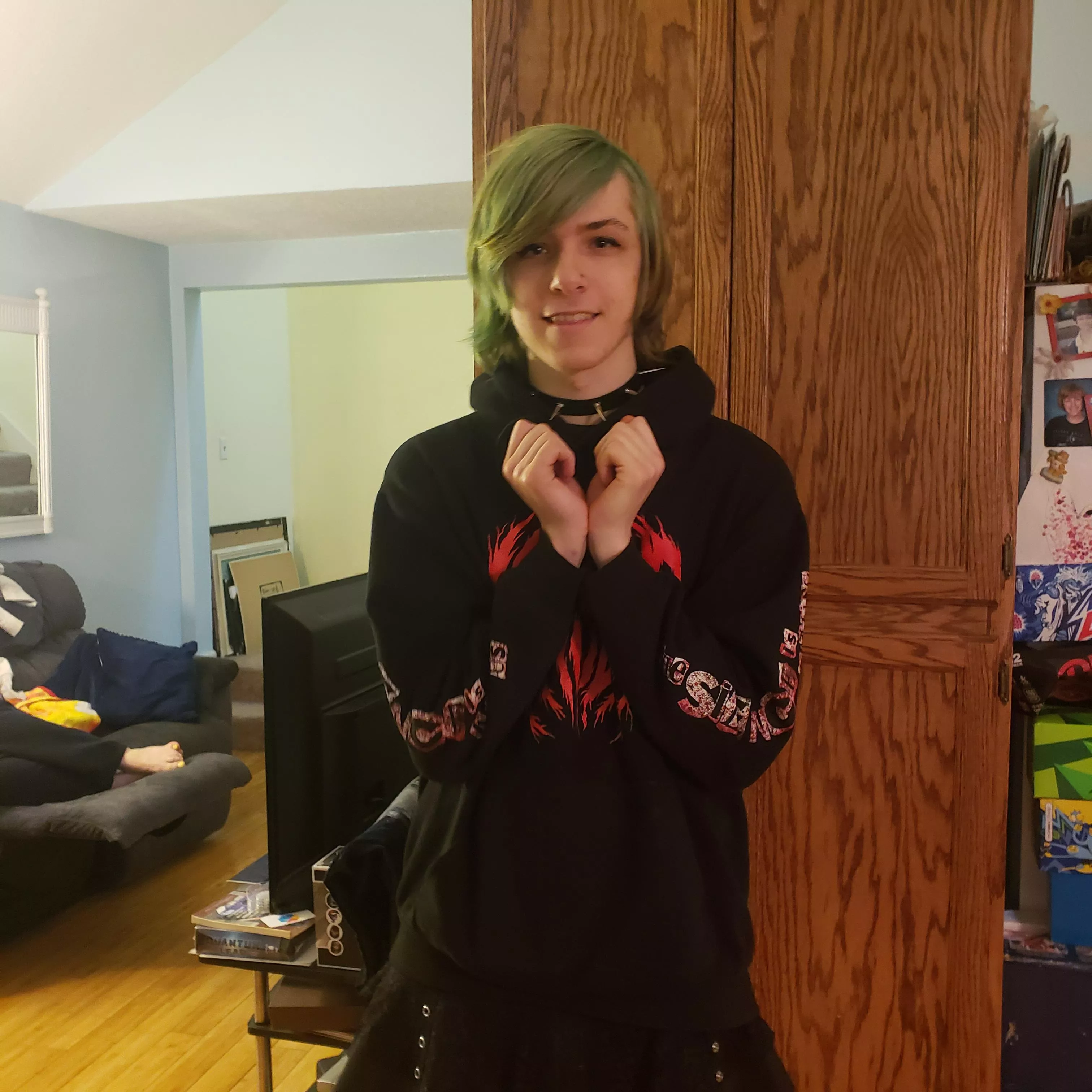 There was very positive response to my last post so I wanted to share another! :3 I also have some pictures I took with a weapon that I may post later cuz they're V cute.