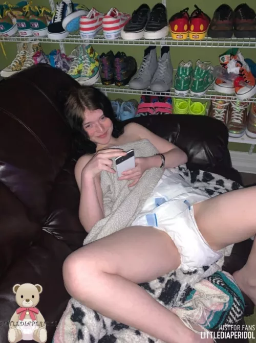 there's a gift inside this diaper for you to open 🍫💝