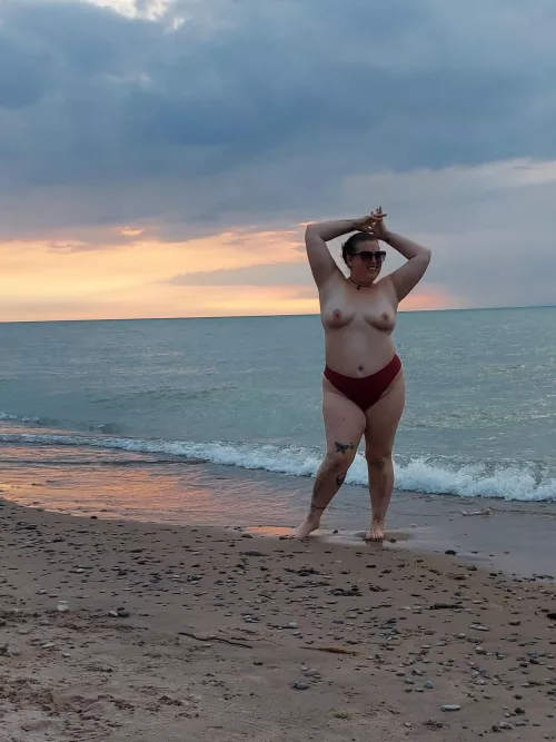 There's lots of people on the beaches in Ontario where flashing is legal โค can't wait for summer