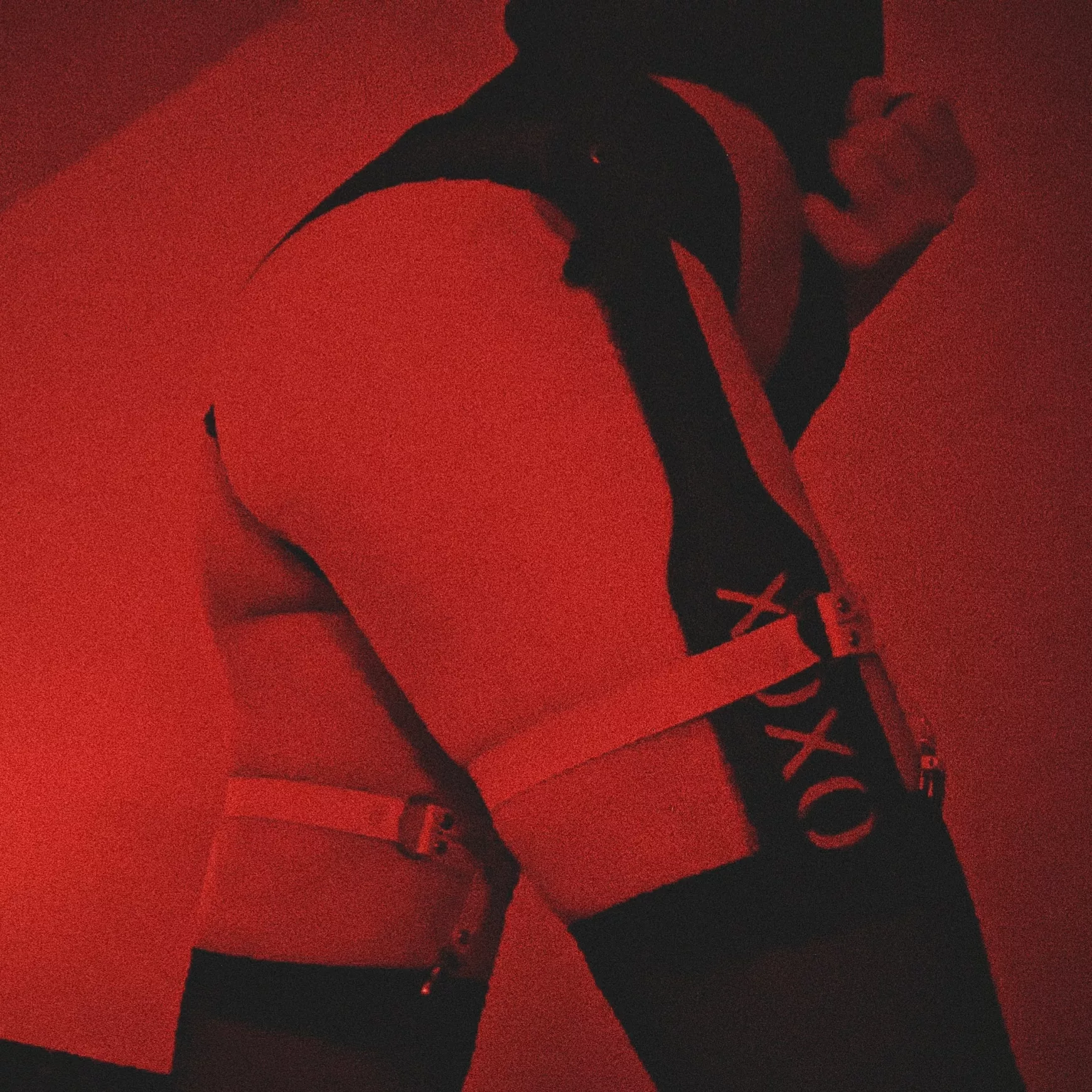 These beautiful doms want to humiliate you with strap-ons.how about you get on your knees for a trans mommy and serve me instead? 🖤