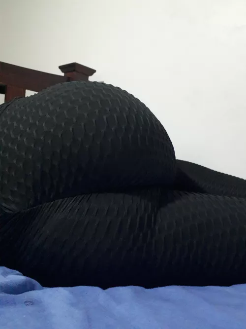 These legging take the cake and hide it too~