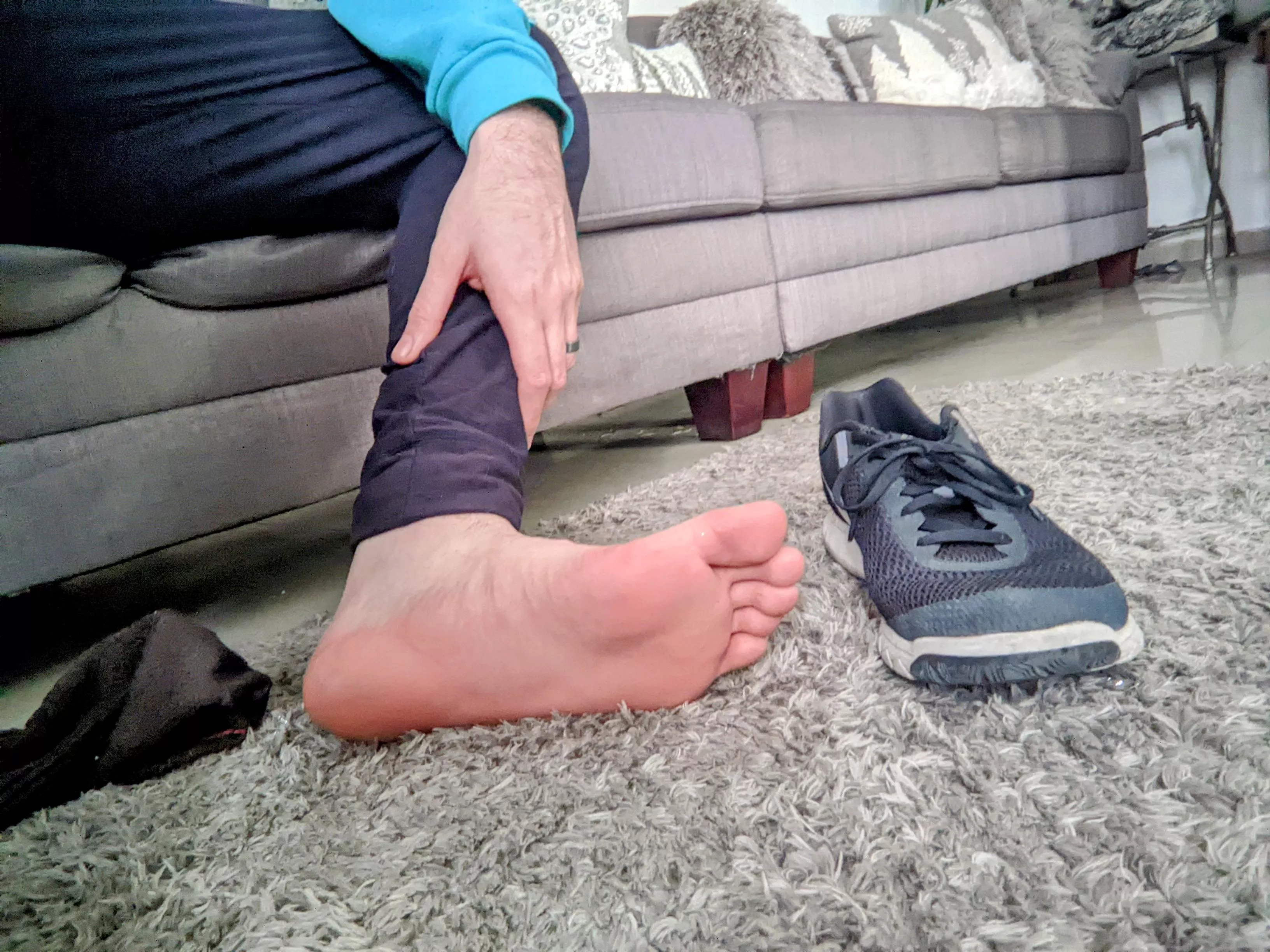 These old sneakers kinda make my feet smell, you don't mind, right?