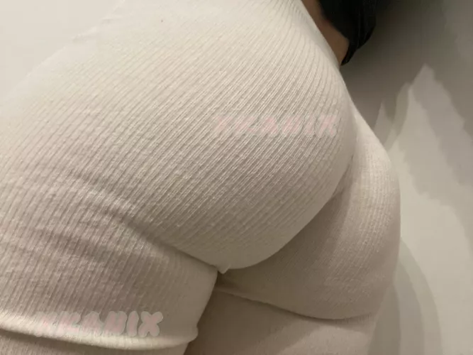 These pants make it look amazing, do u agree?