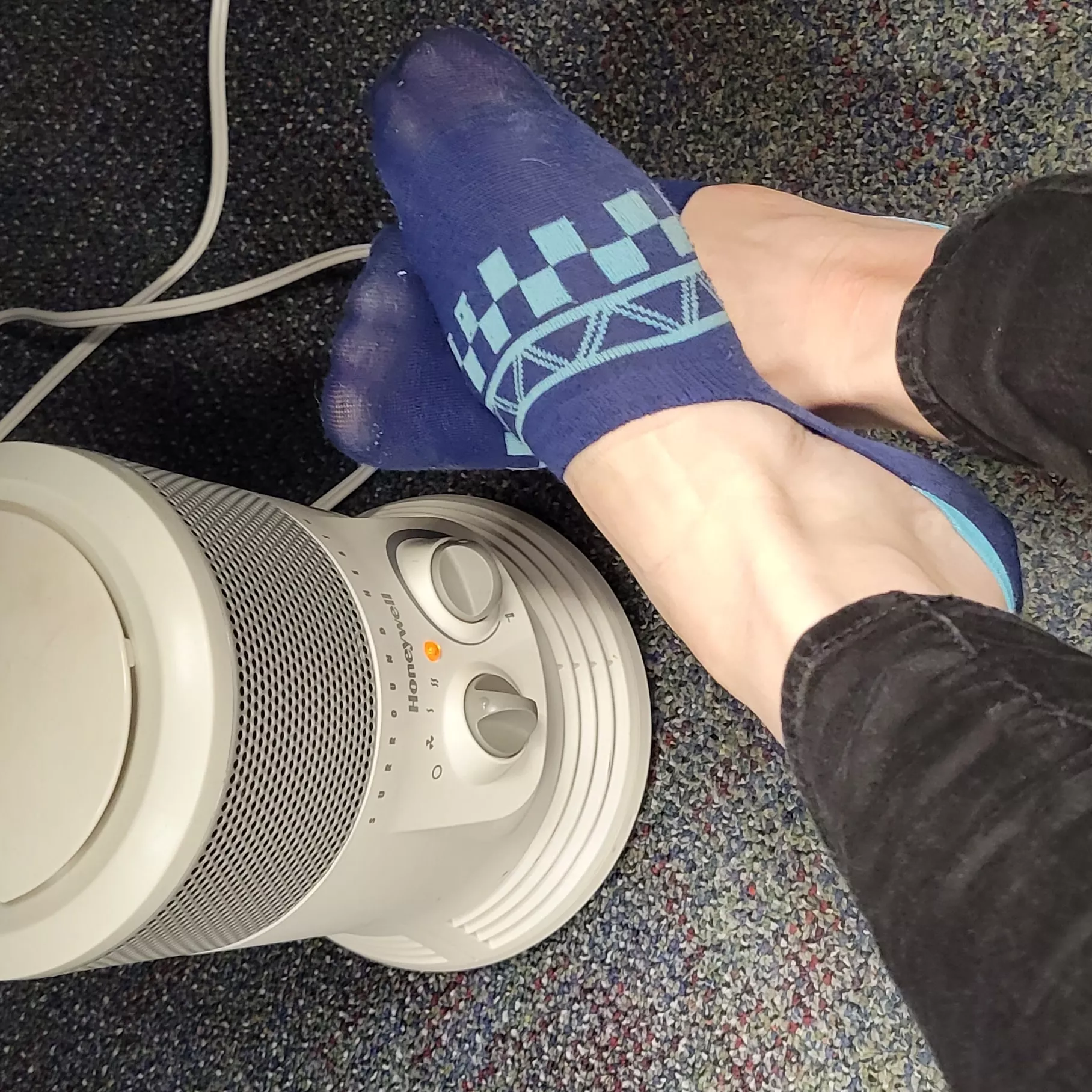 These slipon shoes are no help in fridged temperatures! My pretty blue socks 💙