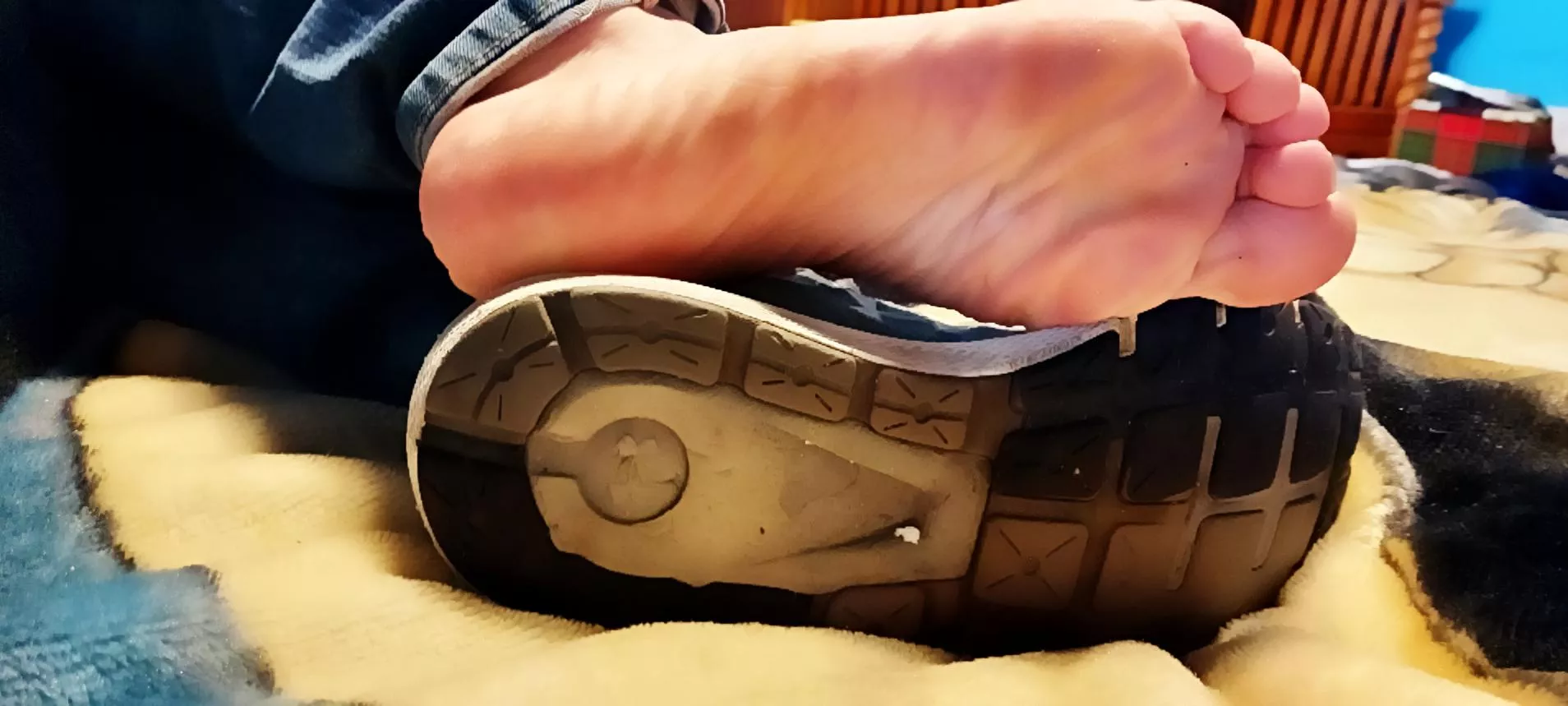 These soles aren't going to sniff and lick themselves!