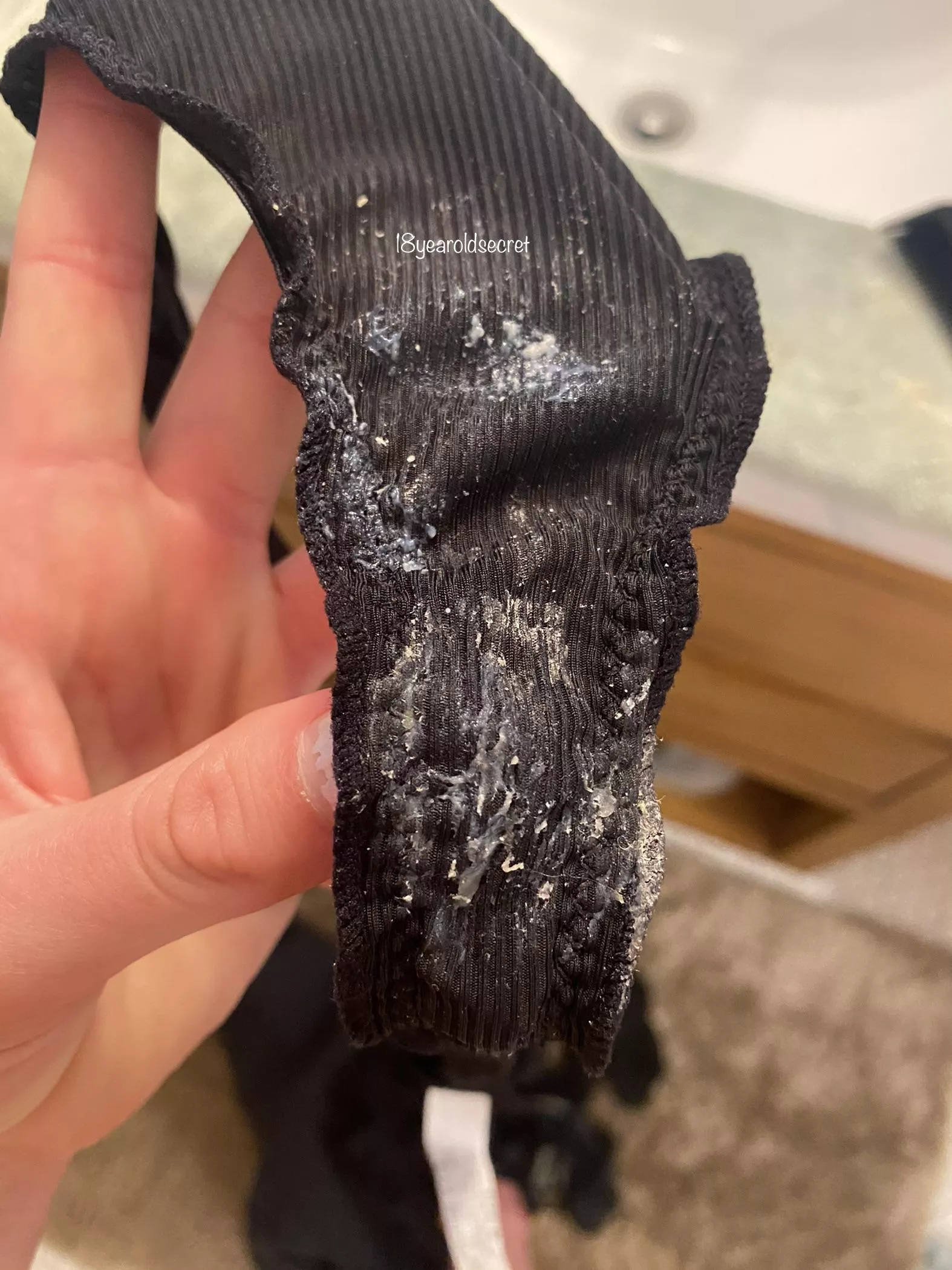 They smell so strong my roommate noticed 🤫💦 [f]