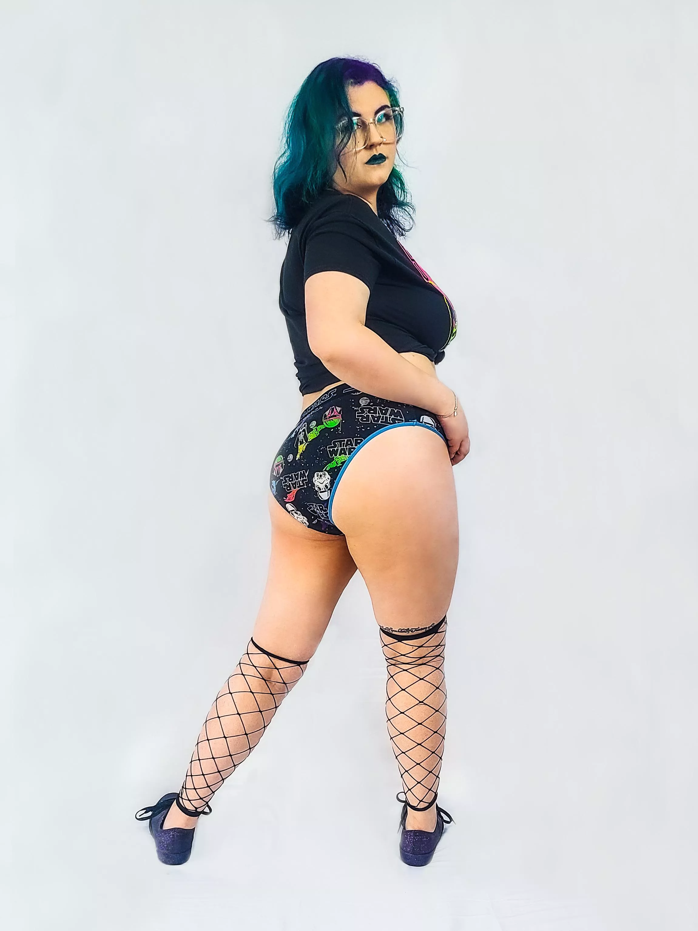 Thick and nerdy 🖤 Thick and nerdy 🖤