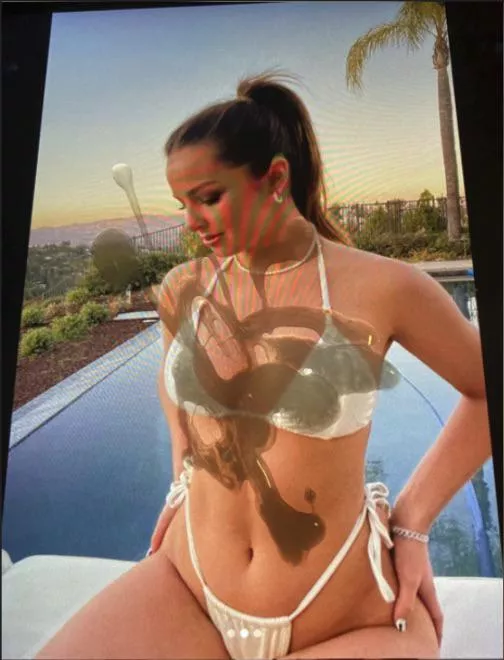 Thick cum for Addison Rae 🥰