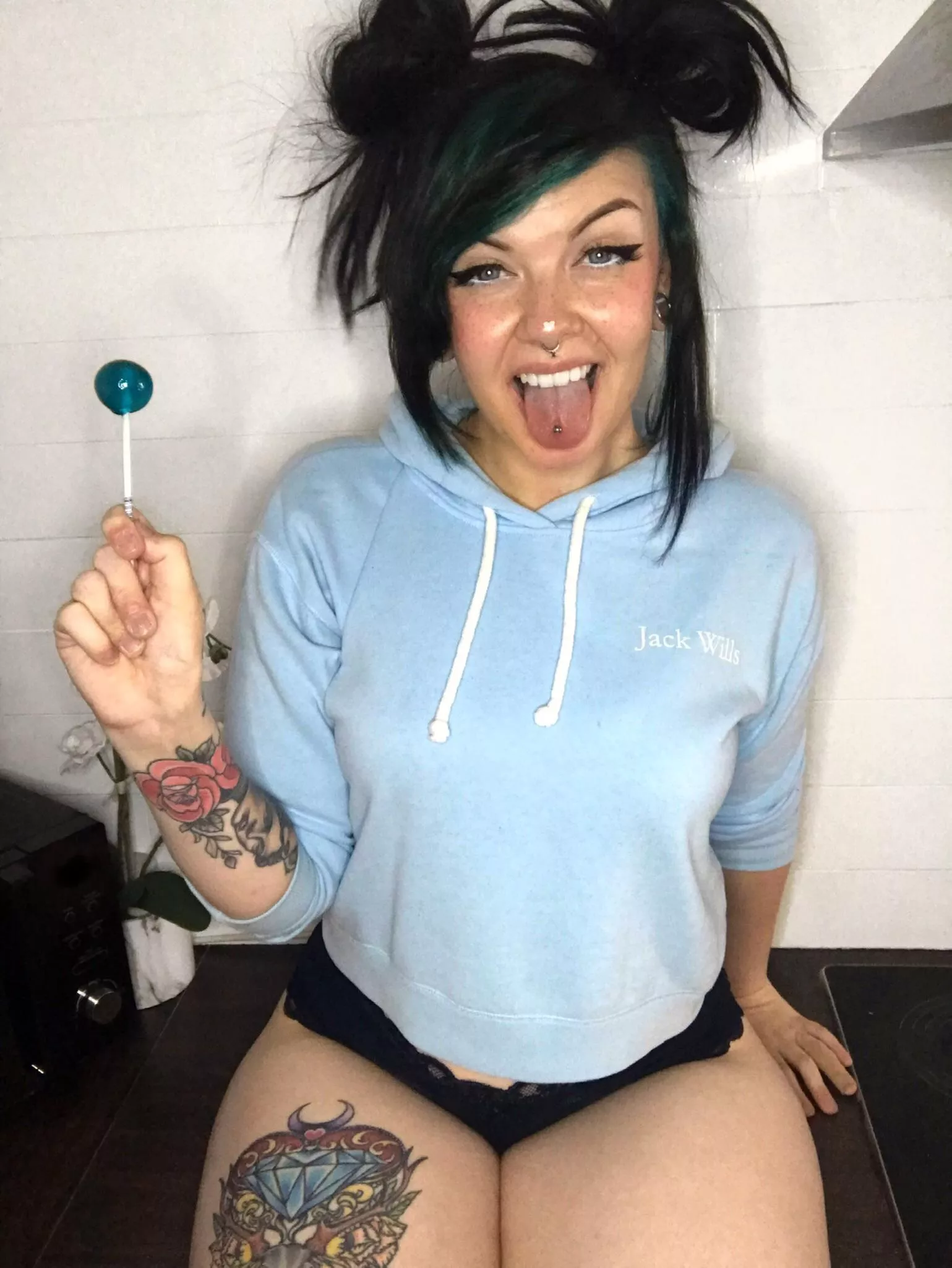 Thick Thigh Emo Girls? 💖🖤