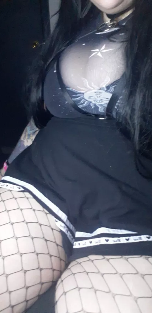 Thick thighs in fishnets tho 🥵