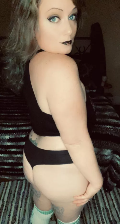 Thick white milf😈 bend me over?