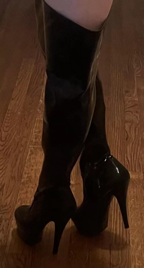 Thigh high boots made in Italy