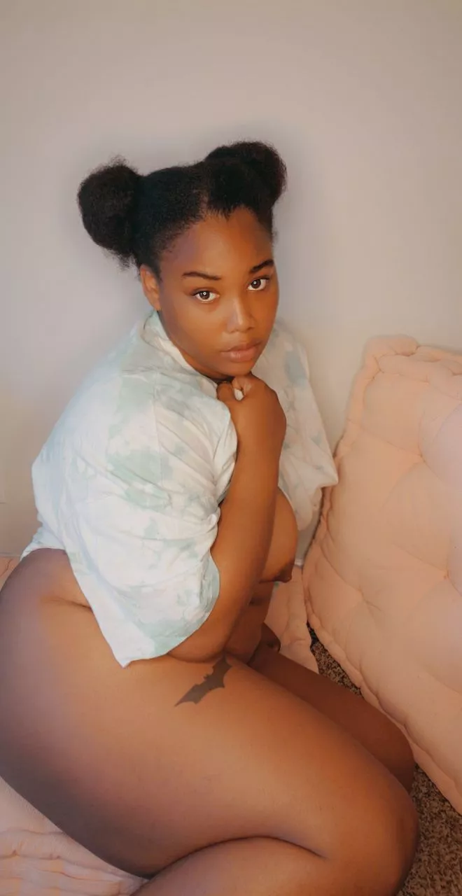 thigh + nip slip 👅💕