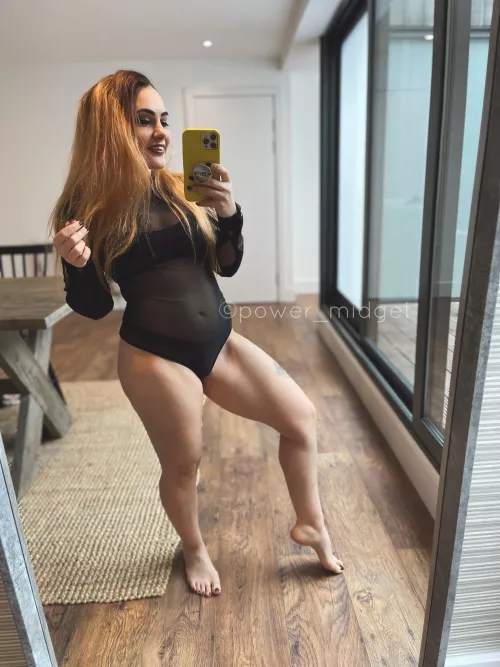 Thighs that could end your life 😈