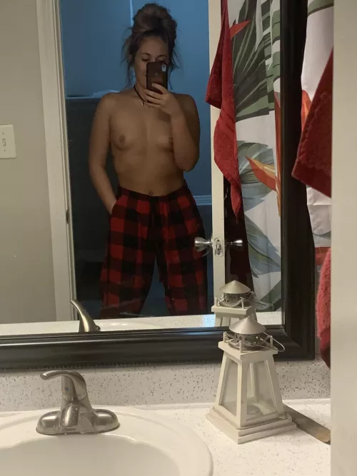 Things in mirror are tinier than they appear 🙈