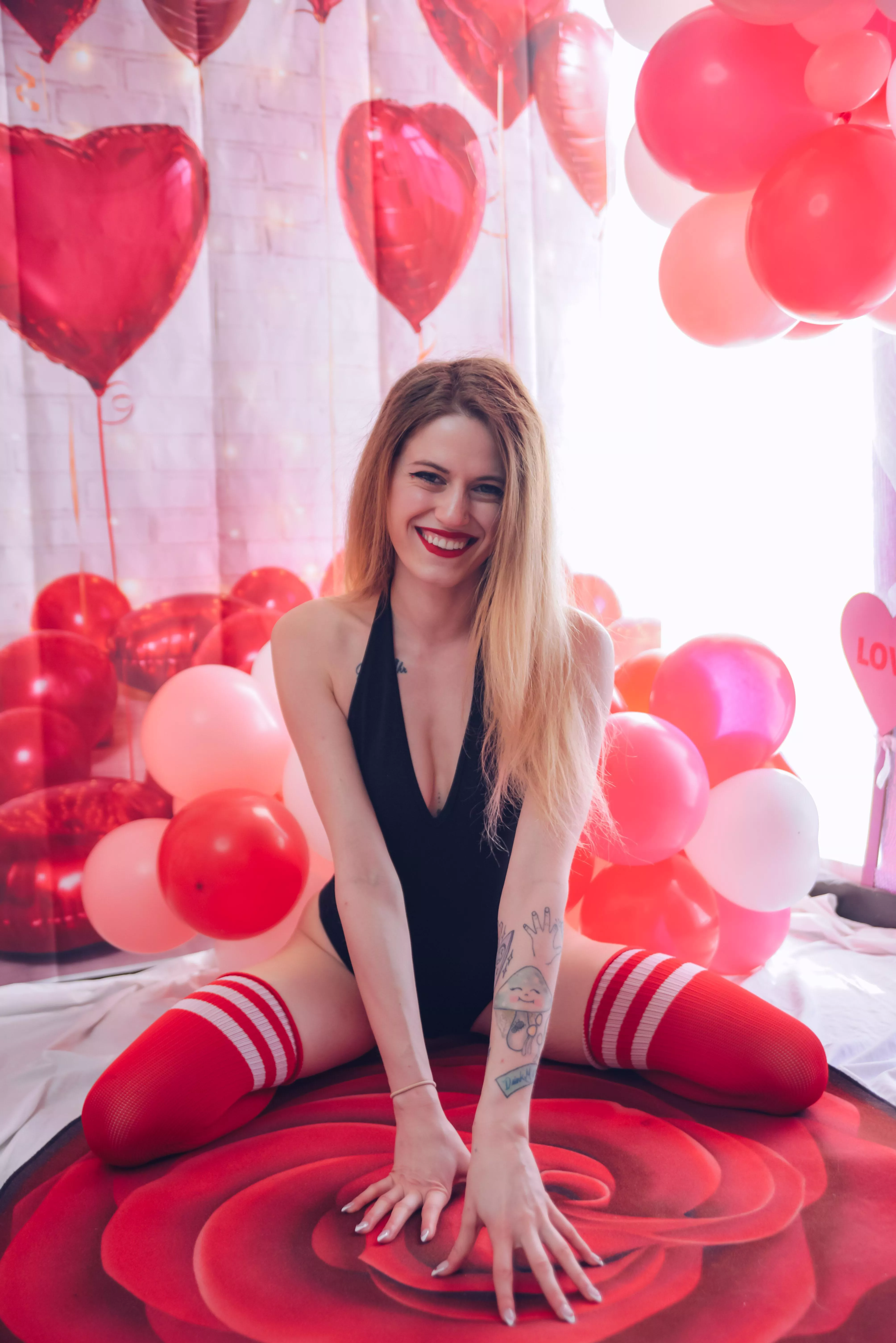 Thinking about straddling a big cock makes me happy π Thinking about straddling a big cock makes me happy π