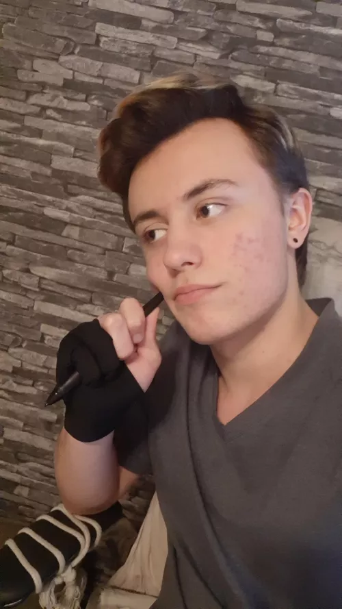 Thinking about what I should draw π€
