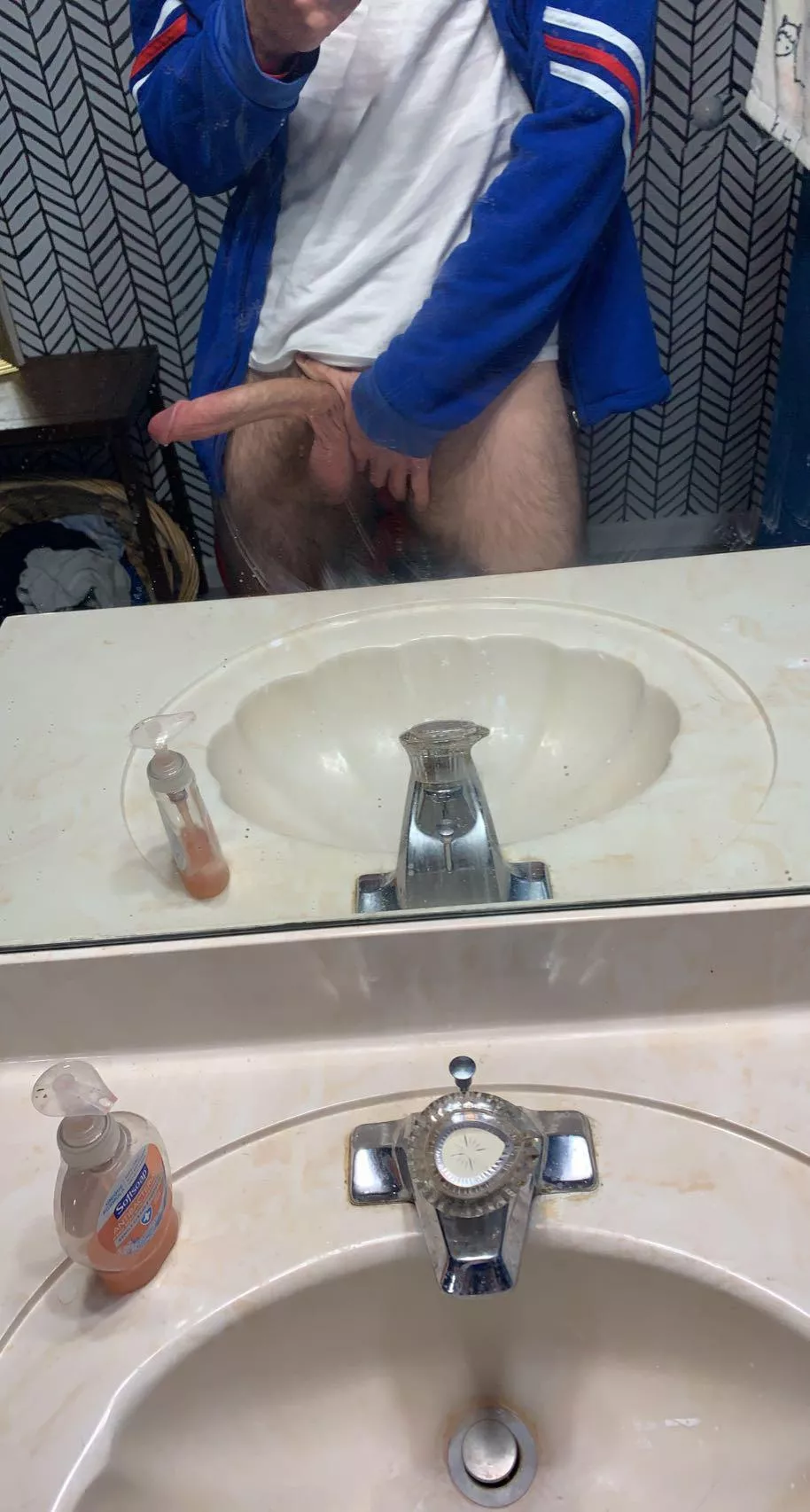 This big cock needs a bro! Who’s up for the challenge? 😈