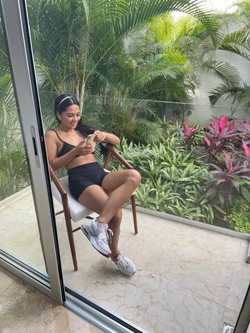 This couch is sweet, but i rather sit on your lap! 🙀😁💥