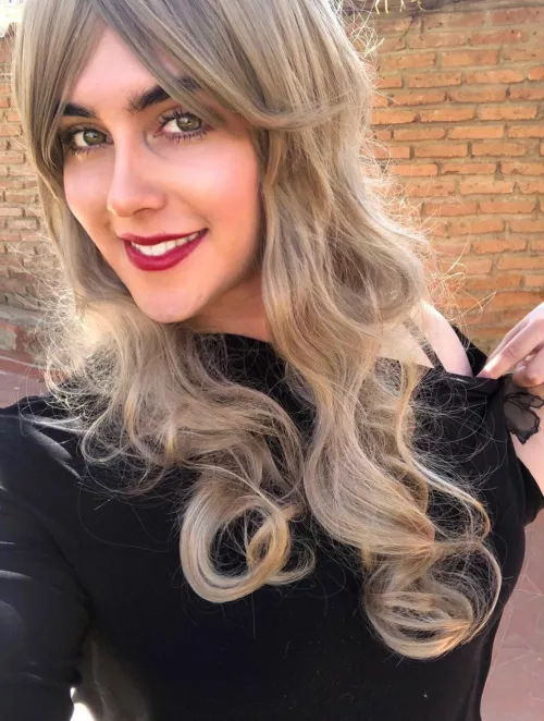 This cute enough to try to seduce the straight pizza delivery guy? 💋