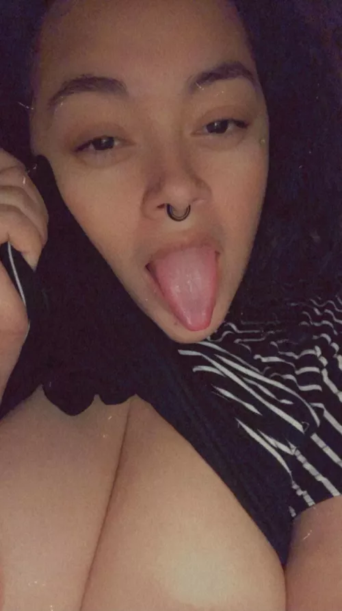 This gf needs your cum ๐ฆ