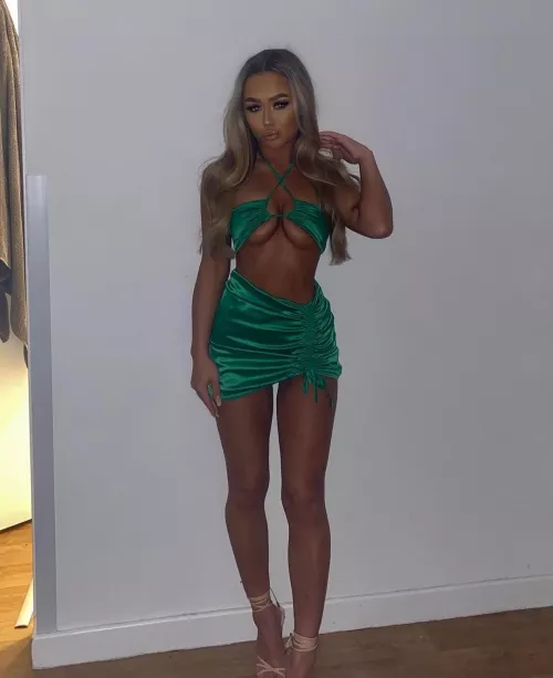 This green outfit is proving popular with these girls