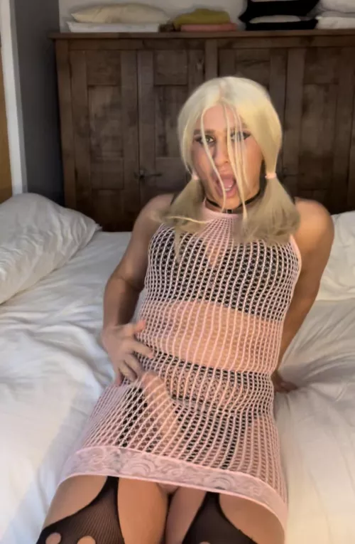 This huge cock needs to come out!! 🥵😈