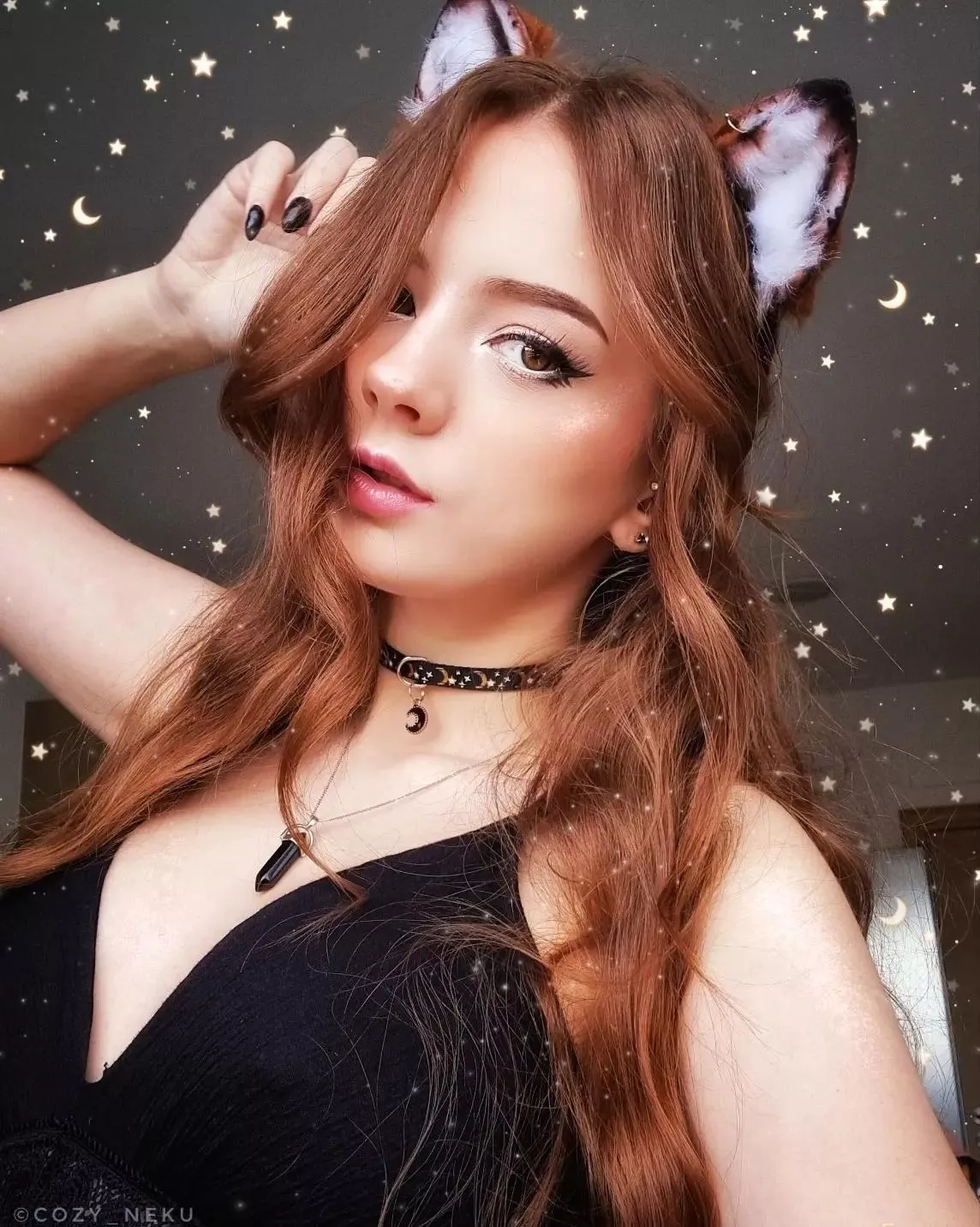 This is an actual cats collar, it's so cute 💫😻