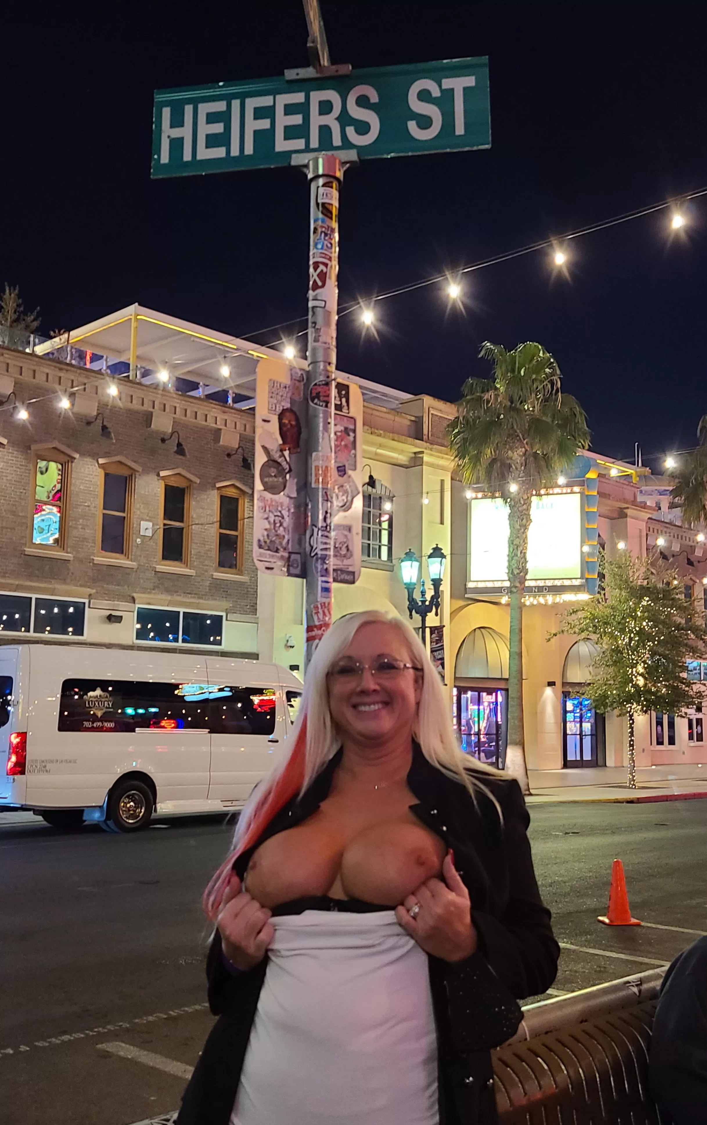 This is from a trip to Vegas a few months back, outside Hogs and Hiefers This is from a trip to Vegas a few months back, outside Hogs and Hiefers