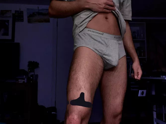 This is how I prefer to dress all day. (M22)