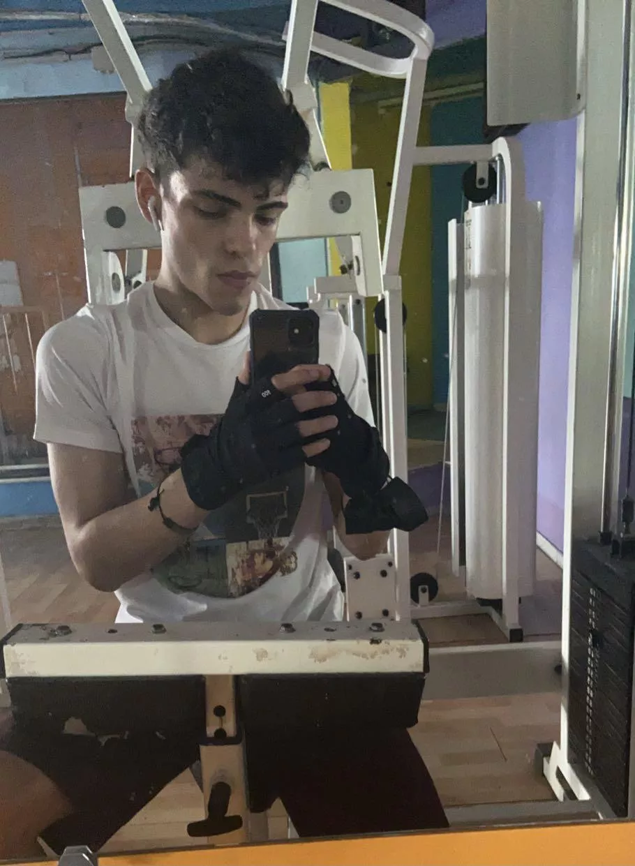 this is my day off, iβm probably going to order a pizza tonight π this is my day off, iβm probably going to order a pizza tonight π
