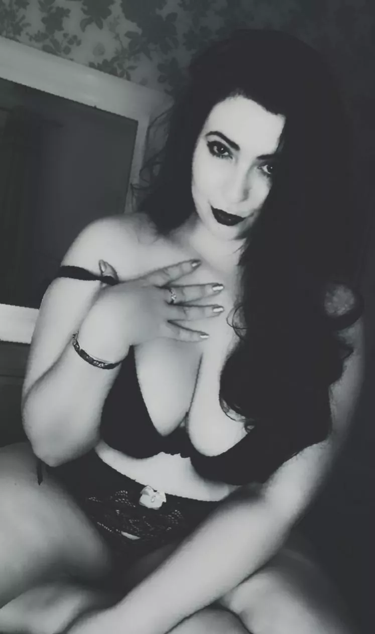 This is my entry to MV CONTEST but one of my fave photos 💋 appreciate all those who appreciate the curves 💋