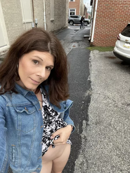 This is what happens when I take a stroll (39F)