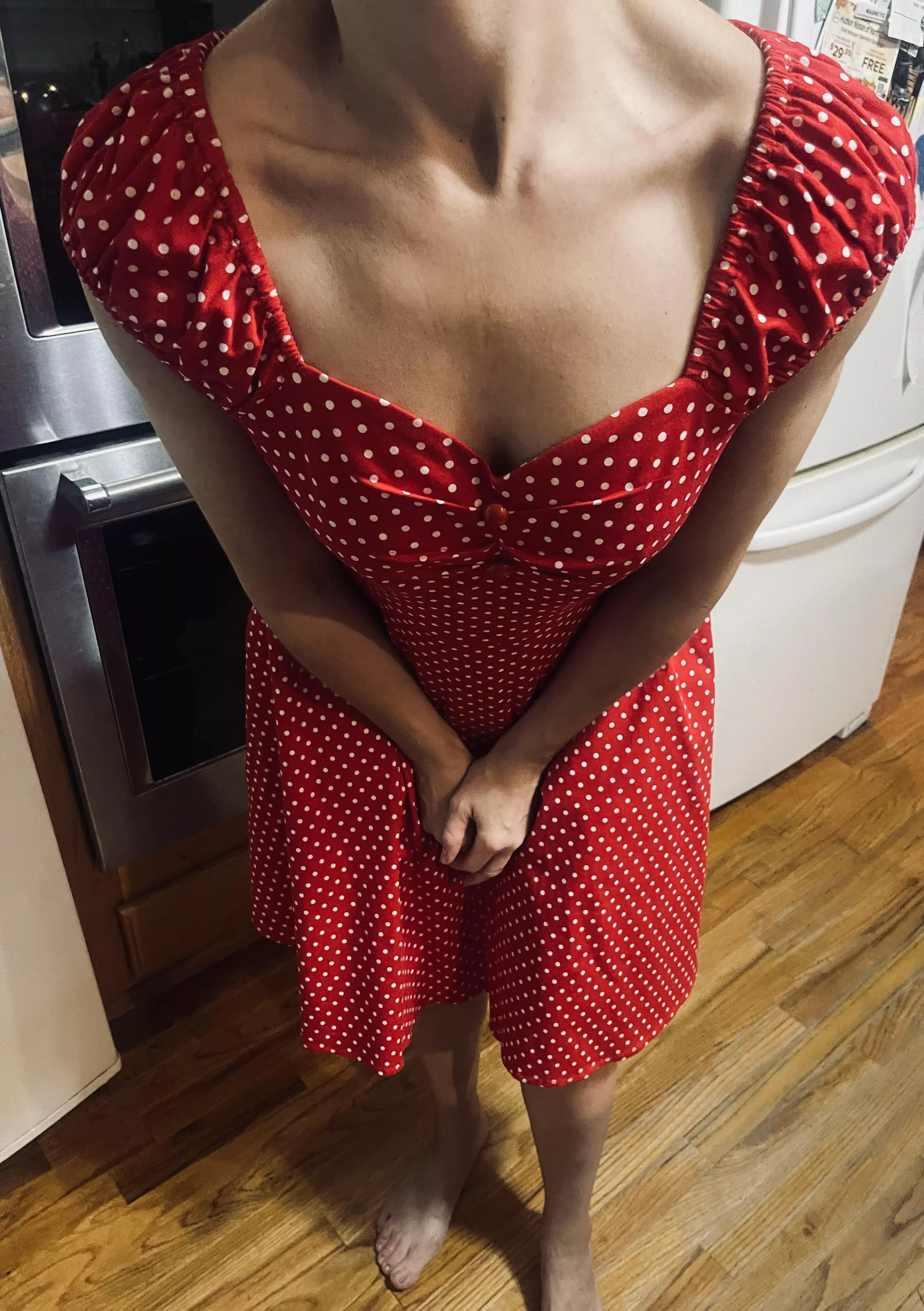 This is where cleavage would go if I had any! Do you like the itty bitty titties? π¬π¬ This is where cleavage would go if I had any! Do you like the itty bitty titties? π¬π¬