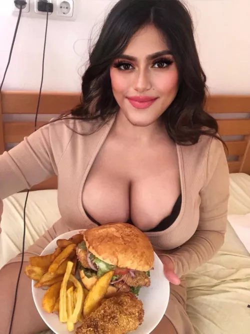 This is your energy meal before you fuck meπ what do you eat first?