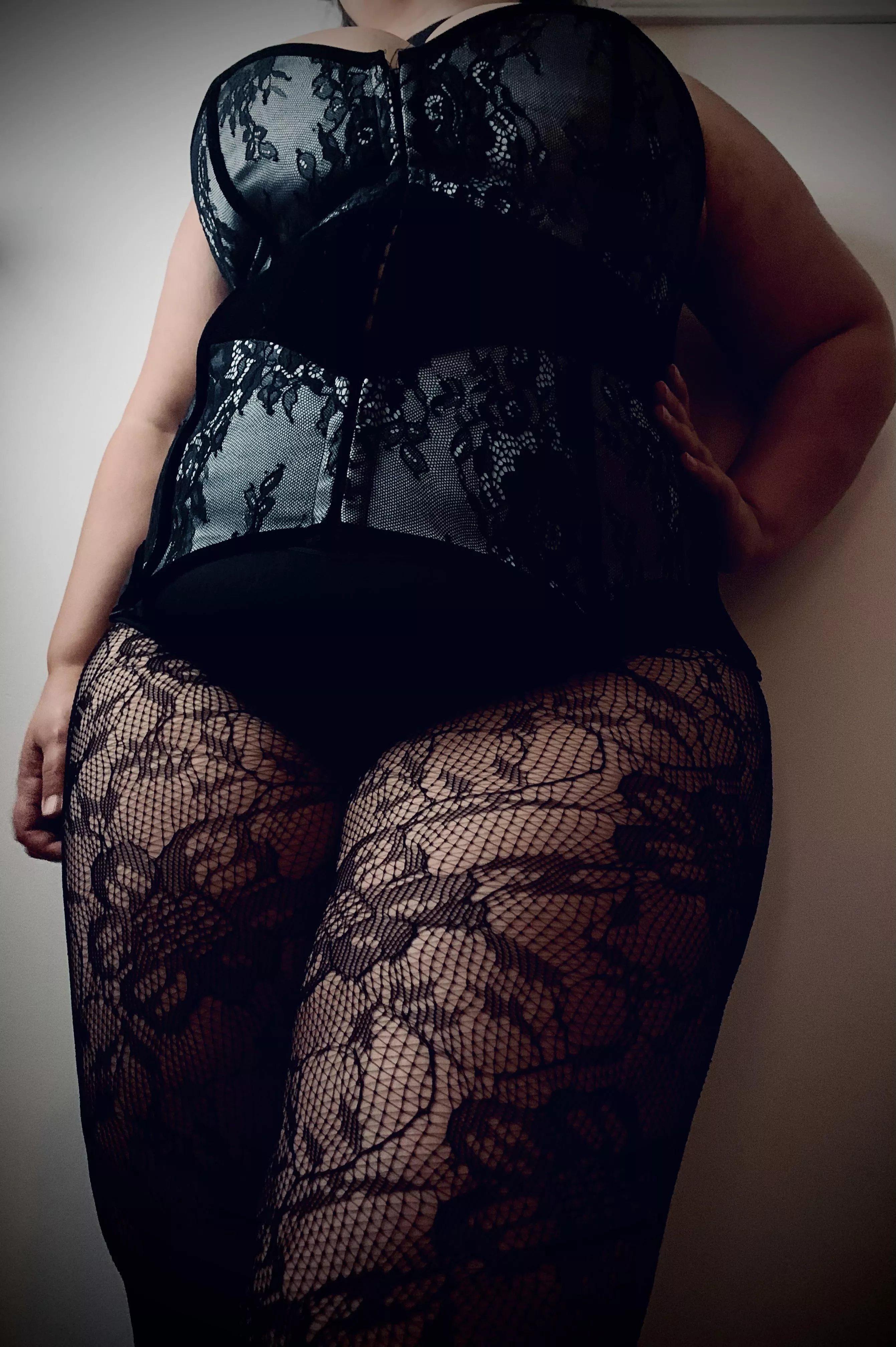 This is your view for worship me Wednesday! Is that a thing? We should make that a thing😏. God I love wearing corsets.