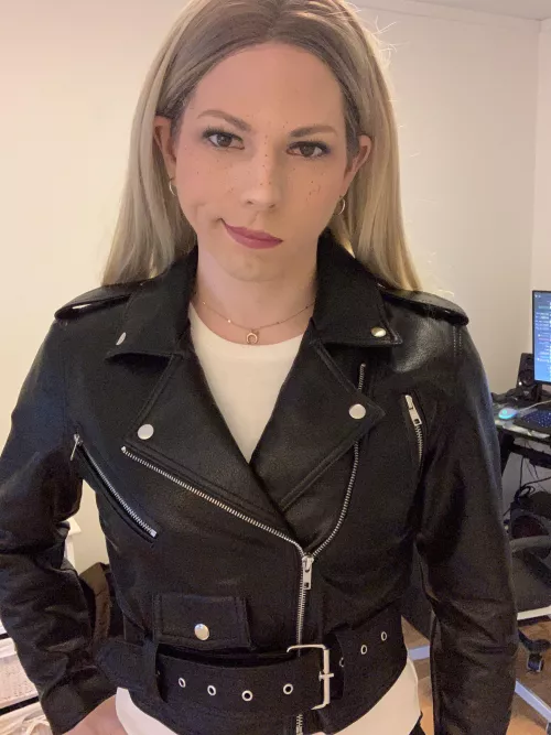 This jacket makes me feel so badass for some reason ๐ค